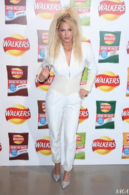 Sarah_Harding_-_Walkers_crisp_launch_03_09_15_2816329.jpg