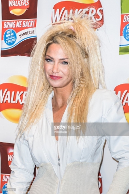 Sarah_Harding_-_Walkers_crisp_launch_03_09_15_2818329.jpg