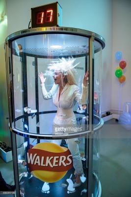 Sarah_Harding_-_Walkers_crisp_launch_03_09_15_2819329.jpg
