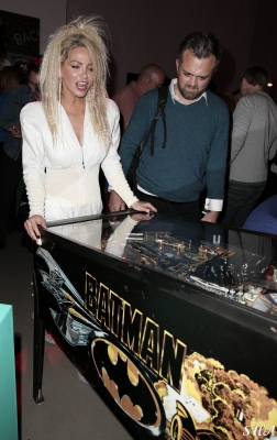 Sarah_Harding_-_Walkers_crisp_launch_03_09_15_282429.jpg