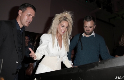 Sarah_Harding_-_Walkers_crisp_launch_03_09_15_282829.jpg