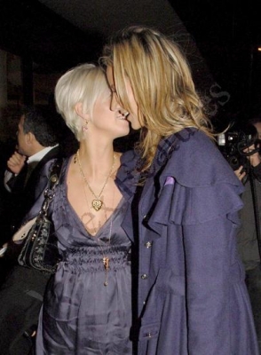 Sarah___Lady_Victoria_Hervey_At_Amika_Club_Launch_Party_28_02_07_283229.jpg