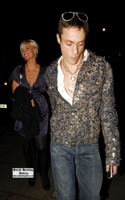 Sarah___Lady_Victoria_Hervey_At_Amika_Club_Launch_Party_28_02_07_287929.jpg