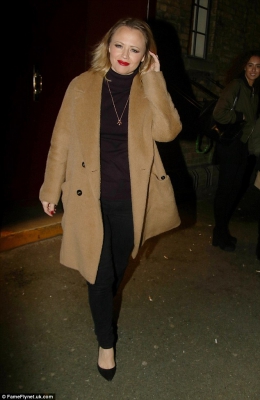 Kim_performances_of_Elf_The_Musical_at_London_s_Dominion_Theatre_29_12_15_28129.jpg