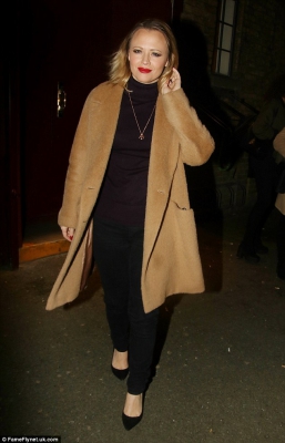 Kim_performances_of_Elf_The_Musical_at_London_s_Dominion_Theatre_29_12_15_28329.jpg