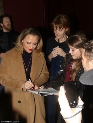 Kim_performances_of_Elf_The_Musical_at_London_s_Dominion_Theatre_29_12_15_28429.jpg