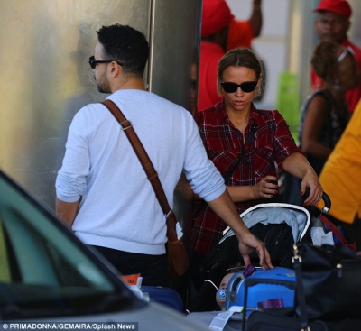 Kimberley_Walsh_and_her_fianc25E9_Justin_Scott_dote_on_cute_son_Bobby_as_they_arrive_in_Barbados_ahead_of_their_wedding_25_01_16_28729.jpg