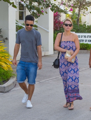 Kimberley_Walsh_with_fiance_Justin_Scott_ahead_of_Barbados_wedding_27_01_16_282129.jpg