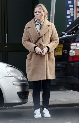 Kimberley_Walsh_2596_Out_and_About_in_Barnet_19_01_16_28429.jpg