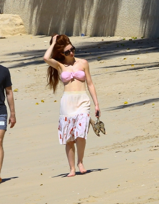 Nicola_Roberts_bares_her_perfect_porcelain_skin_and_toned_abs_in_a_pink_bikini_as_she_hits_the_beach_in_Barbados_29_01_16_282529.jpg