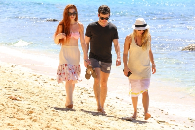 Nicola_Roberts_bares_her_perfect_porcelain_skin_and_toned_abs_in_a_pink_bikini_as_she_hits_the_beach_in_Barbados_29_01_16_285529.jpg