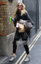 Sarah_Harding_seen_posing_with_fans_at_the_ITV_Studios_after_appearing_on_Loose_Women_13_01_16_281129.jpg