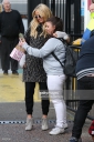 Sarah_Harding_seen_posing_with_fans_at_the_ITV_Studios_after_appearing_on_Loose_Women_13_01_16_28729.jpg