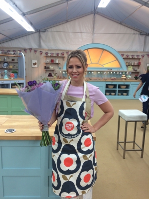 Kimberley_Walsh_2596_The_Great_Sport_Relief_Bake_Off_promos_2016_281329.jpg