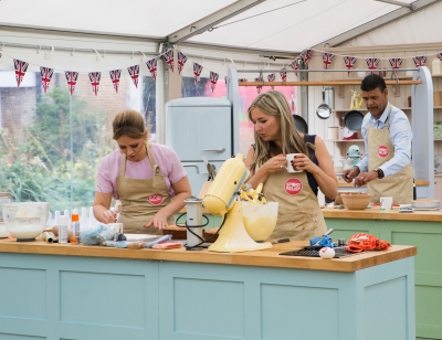 Kimberley_Walsh_2596_The_Great_Sport_Relief_Bake_Off_promos_2016_28529.jpg