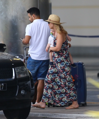 Kimberley_Walsh_and_Justin_Scott_looked_more_smitten_with_their_little_family_than_ever_as_they_headed_home_from_their_honeymoon_in_Barbados_12_02_16_283329.jpg