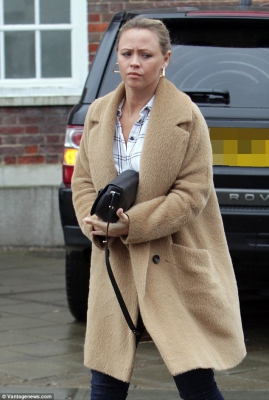 Kimberley_Walsh_was_spotted_back_in_the_UK_on_Sunday_14_02_16_28229.jpg