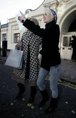 Girls_Aloud_leaving_the_BBC_studios_in_Maida_Vale_23_11_07_284729.jpg