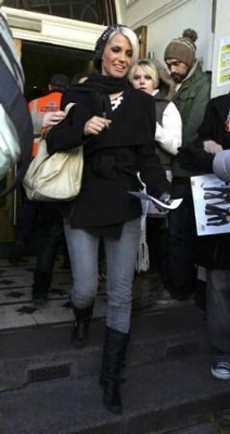 Girls_Aloud_leaving_the_BBC_studios_in_Maida_Vale_23_11_07_284829.jpg