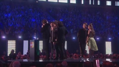 Catfish_and_the_Bottlemen_win_British_Breakthrough_Act___The_BRIT_Awards_2016_mp40072.jpg