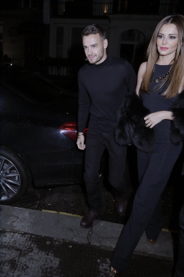 Cheryl_and_Liam_Arriving_a_restaurant_Salmontini_in_London_09_03_16_2813429.jpg