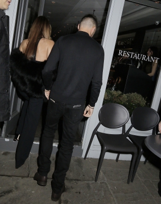 Cheryl_and_Liam_Arriving_a_restaurant_Salmontini_in_London_09_03_16_2814129.jpg