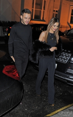 Cheryl_and_Liam_Arriving_a_restaurant_Salmontini_in_London_09_03_16_281929.jpg