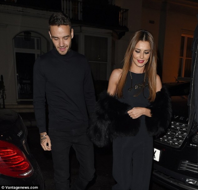 Cheryl_and_Liam_Arriving_a_restaurant_Salmontini_in_London_09_03_16_287929.jpg