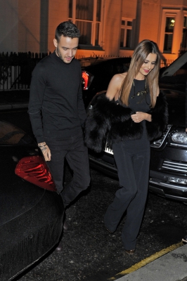 Cheryl_and_Liam_Arriving_a_restaurant_Salmontini_in_London_09_03_16_289929.jpg