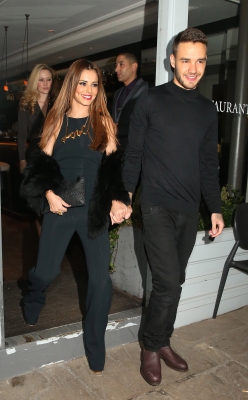 Cheryl_and_Liam_Leaving_a_restaurant_in_London_09_03_16_2810229.jpg