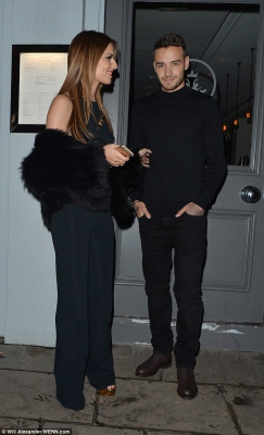 Cheryl_and_Liam_Leaving_a_restaurant_in_London_09_03_16_2814629.jpg