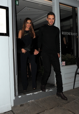 Cheryl_and_Liam_Leaving_a_restaurant_in_London_09_03_16_2815929.jpg