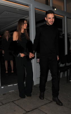 Cheryl_and_Liam_Leaving_a_restaurant_in_London_09_03_16_2816529.jpg