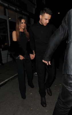 Cheryl_and_Liam_Leaving_a_restaurant_in_London_09_03_16_2817029.jpg
