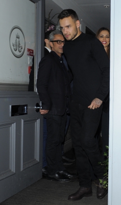Cheryl_and_Liam_Leaving_a_restaurant_in_London_09_03_16_2817929.jpg
