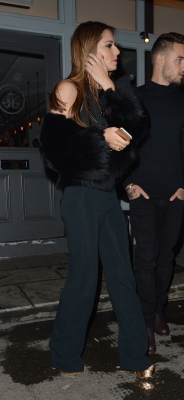 Cheryl_and_Liam_Leaving_a_restaurant_in_London_09_03_16_2821429.jpg