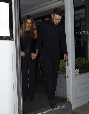 Cheryl_and_Liam_Leaving_a_restaurant_in_London_09_03_16_2823029.jpg