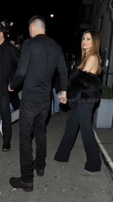 Cheryl_and_Liam_Leaving_a_restaurant_in_London_09_03_16_2826029.jpg