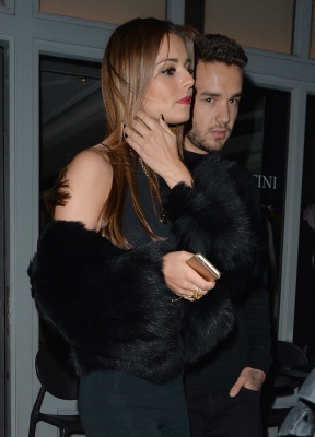 Cheryl_and_Liam_Leaving_a_restaurant_in_London_09_03_16_2828529.jpg