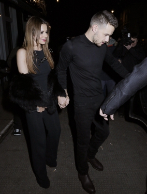 Cheryl_and_Liam_Leaving_a_restaurant_in_London_09_03_16_2829529.jpg