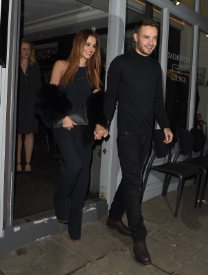 Cheryl_and_Liam_Leaving_a_restaurant_in_London_09_03_16_2829929.jpg