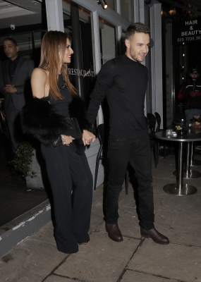 Cheryl_and_Liam_Leaving_a_restaurant_in_London_09_03_16_2830729.jpg