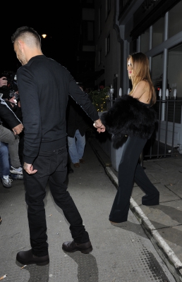Cheryl_and_Liam_Leaving_a_restaurant_in_London_09_03_16_2831729.jpg