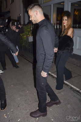 Cheryl_and_Liam_Leaving_a_restaurant_in_London_09_03_16_283229.jpg