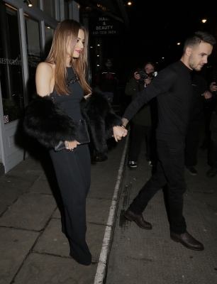 Cheryl_and_Liam_Leaving_a_restaurant_in_London_09_03_16_2832629.jpg