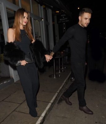 Cheryl_and_Liam_Leaving_a_restaurant_in_London_09_03_16_2835029.jpg
