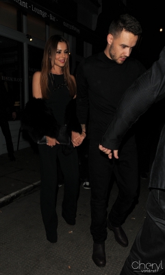 Cheryl_and_Liam_Leaving_a_restaurant_in_London_09_03_16_283529.JPG