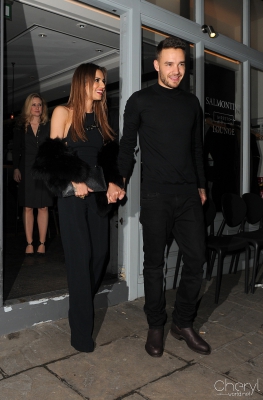Cheryl_and_Liam_Leaving_a_restaurant_in_London_09_03_16_283629.JPG