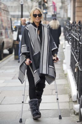 Sarah_visiting_a_Harley_Street_specialist25E8_11_03_16_28229.jpg