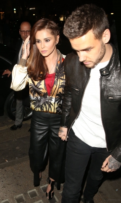 Cheryl_and_Liam_Arriving_at_Sexy_Fish_Restaurant_12_04_16_285729.jpg